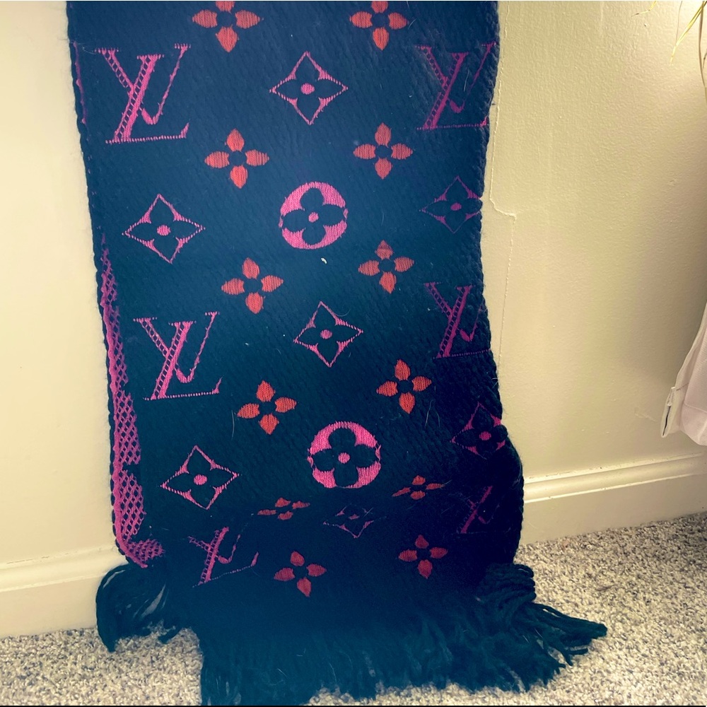 Louis Vuitton Logomania Shine Scarf